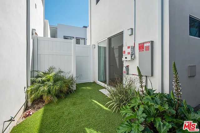 7447 W 81st St — Photo 18