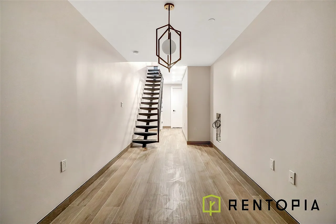 596 Metropolitan Avenue — Photo 2