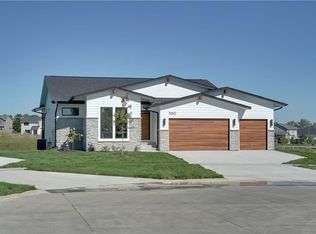 7610 NW 95th Ct, Johnston, IA 50131