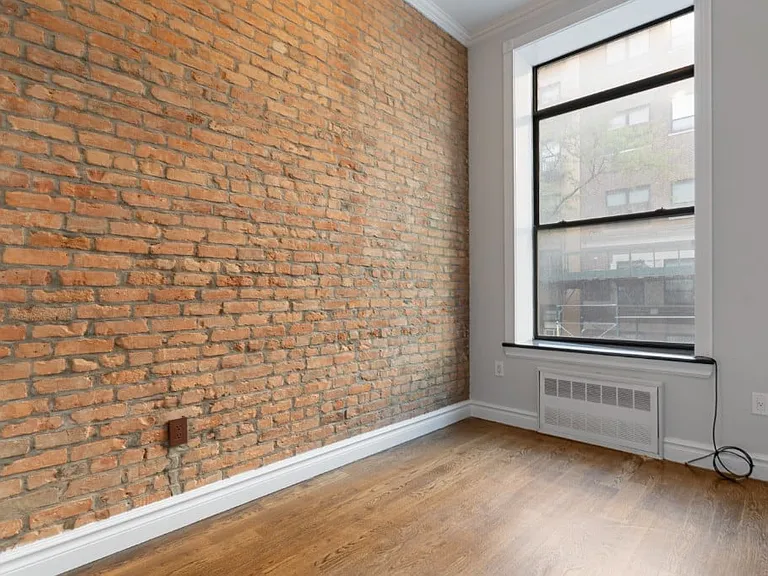 420 W 51st St #2R — Photo 3
