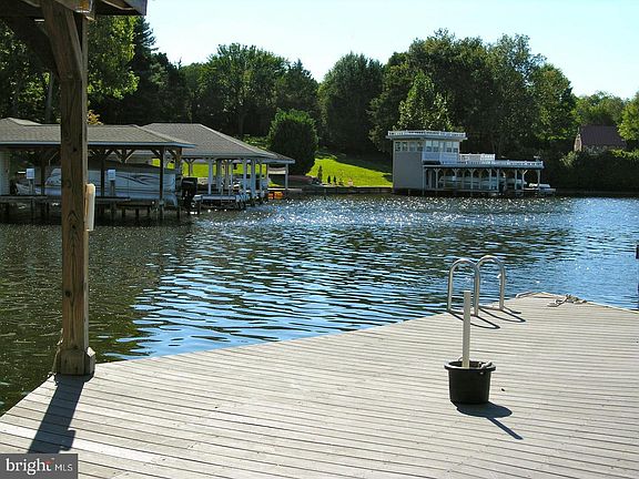 5th image of 125 Lake Ct