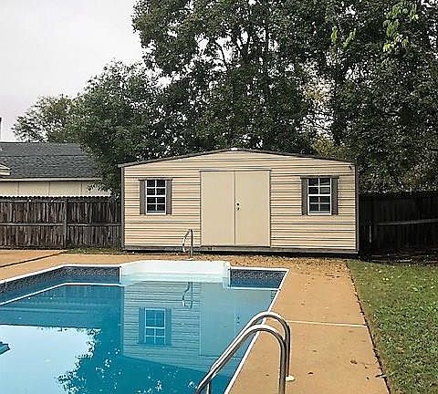 3rd image of 7111 White Oak Ln