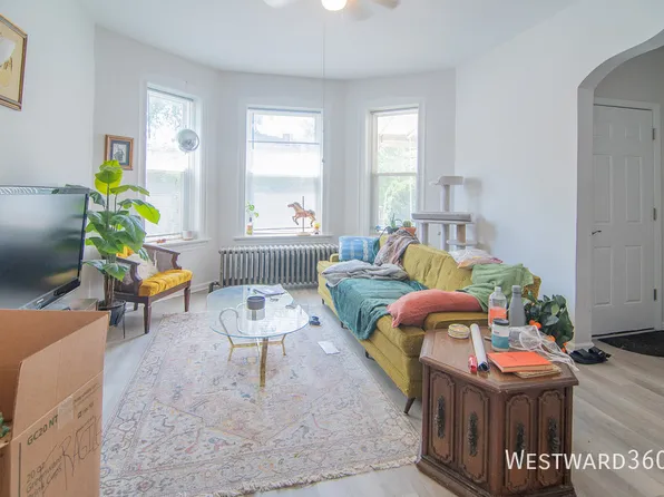 4018 W Oakdale Ave #2, Chicago, IL 60641