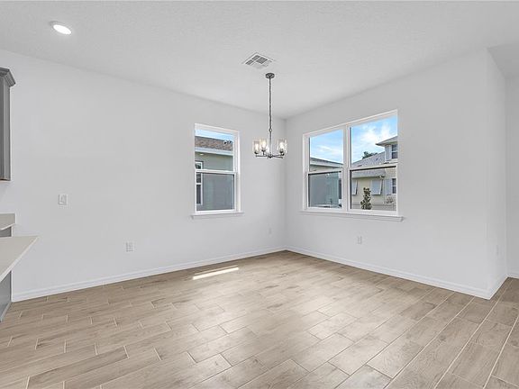 3rd image of 906 CASTLEFORD AVENUE