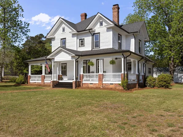 1200 S 10th St, Lillington, NC 27546