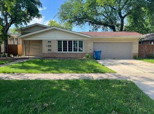 5504 Oak Center Dr, Oak Lawn, IL 60453