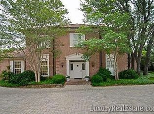 1209 Shady Oaks Ln, Fort Worth, TX 76107