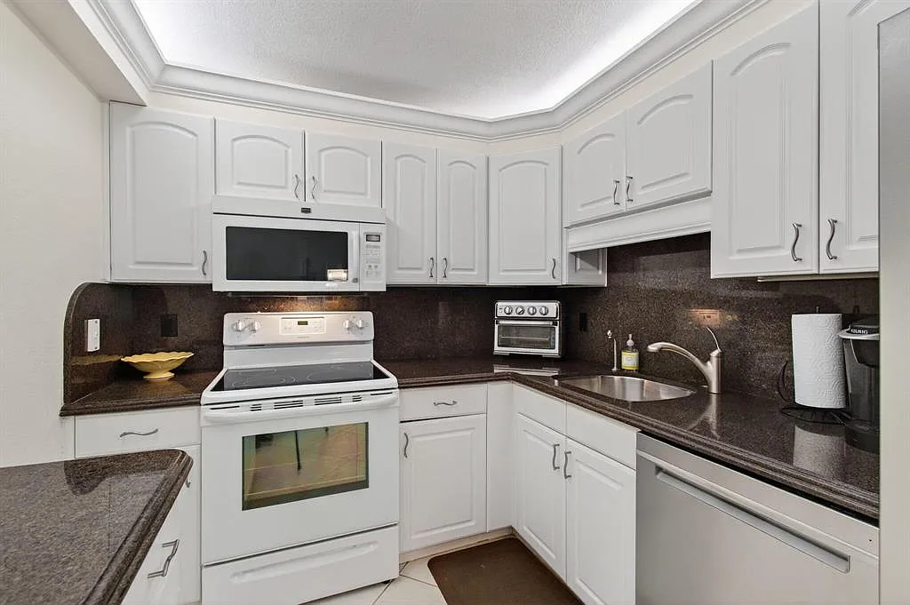 2 bed, 1100 sqft, $6,500 — Photo 2
