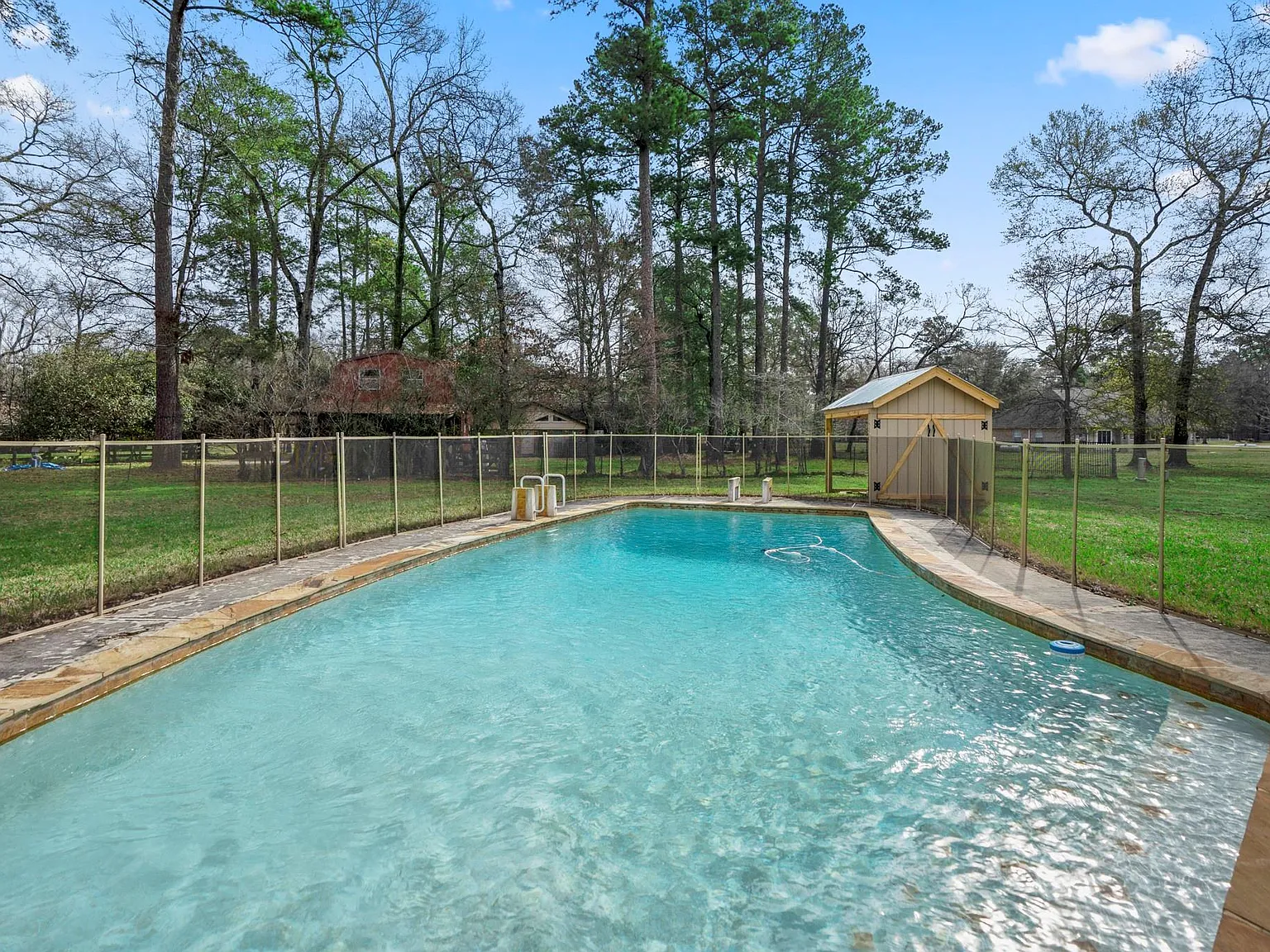 4 bed, 2.5 bath, 2422 sqft, $3,600 — Photo 2