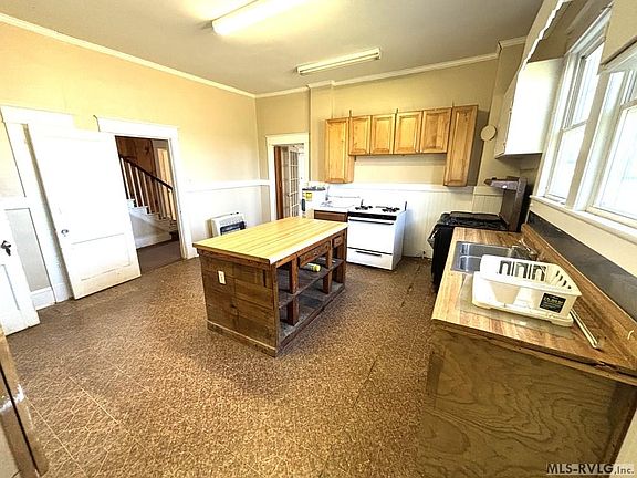 2nd image of 304 S Main St