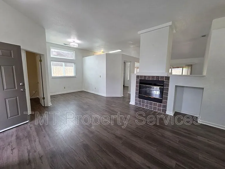 2234 Wall St — Photo 51