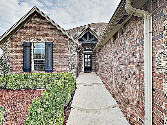 3rd image of 17332 Hardwood Pl