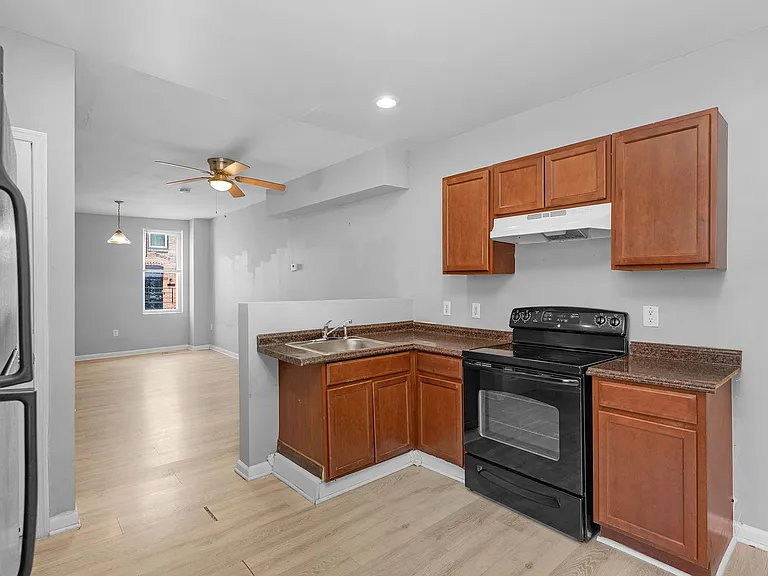 1562 N Woodyear St — Photo 38