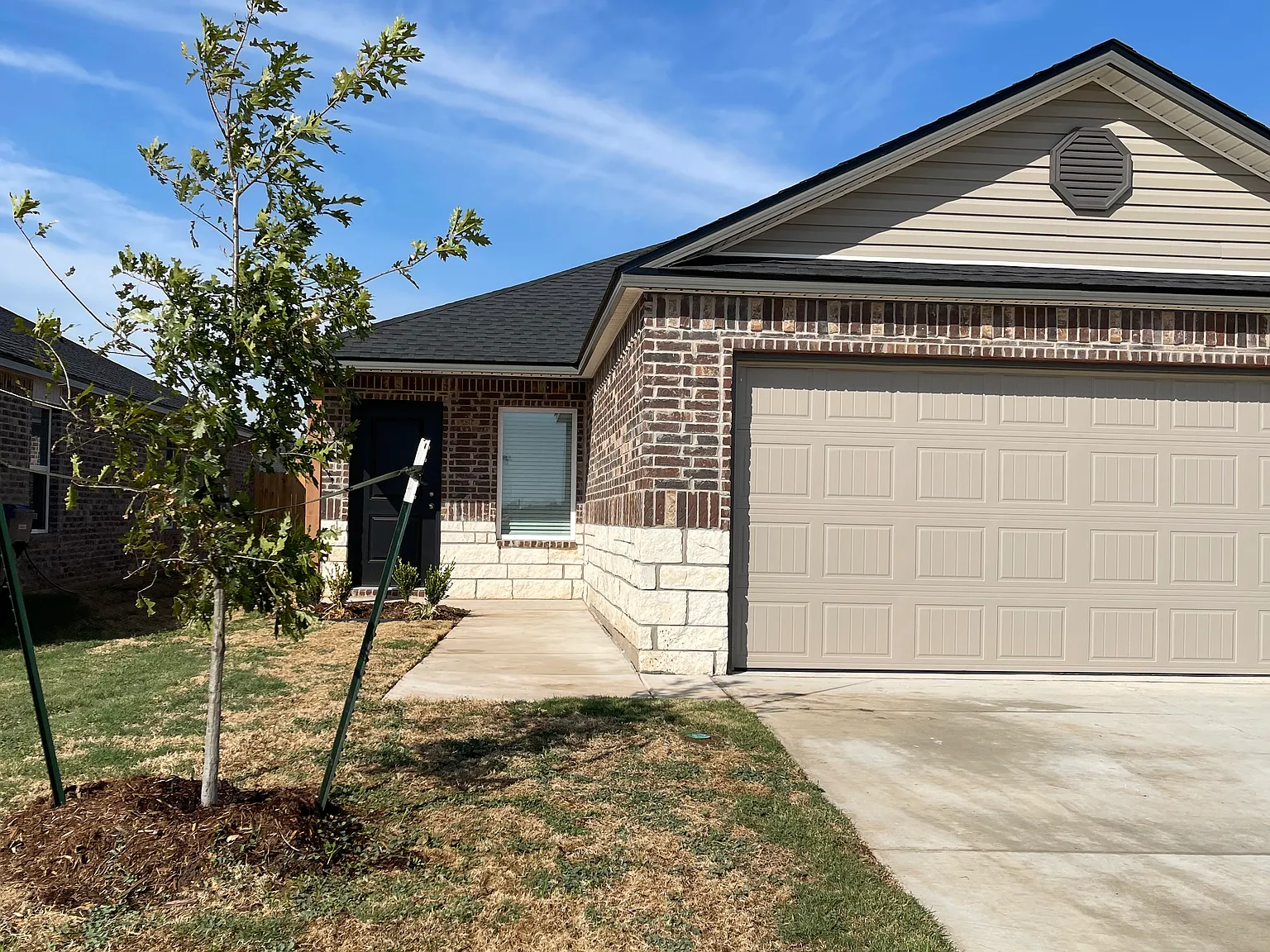 3 bed, 1411 sqft, $1,875 — Photo 1