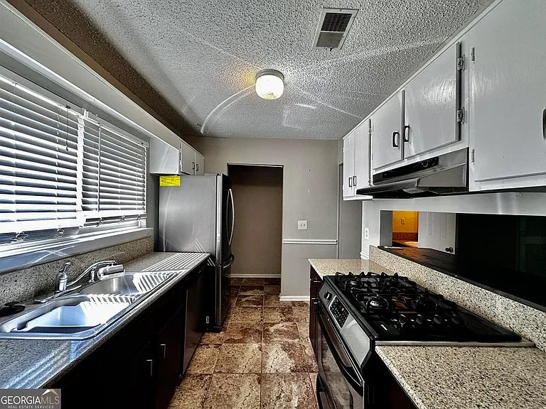 1060 Falling Water Dr SE — Photo 4