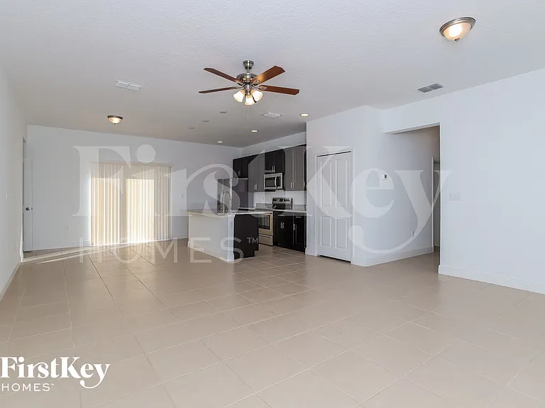 189 Willow Dr — Photo 4
