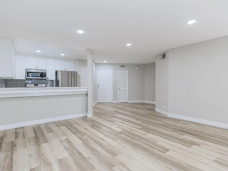 7918 Reseda Blvd — Photo 15
