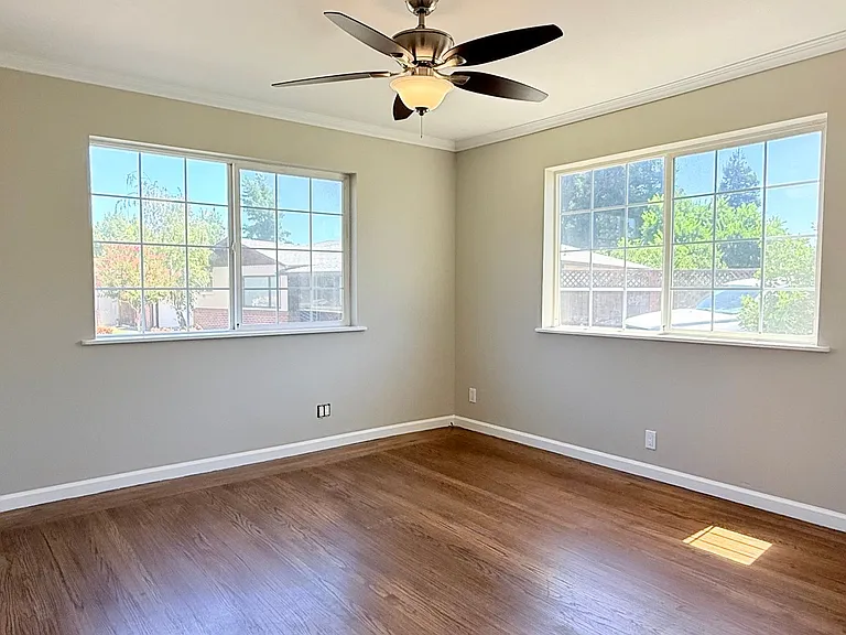 205 Barbara Ct — Photo 10