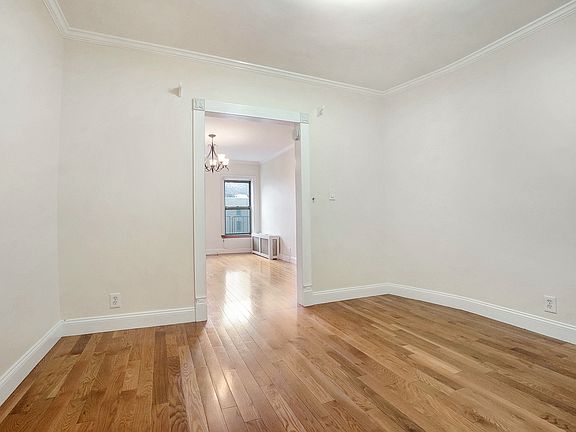 4th image of 226 E 75th St #5E