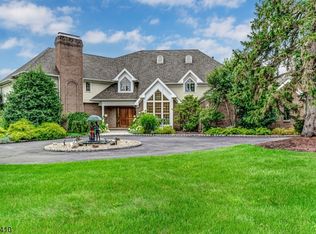 4 Ponds Edge Ln, Warren, NJ 07059