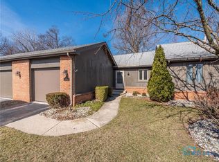 5 Abbey Rd, Perrysburg, OH 43551