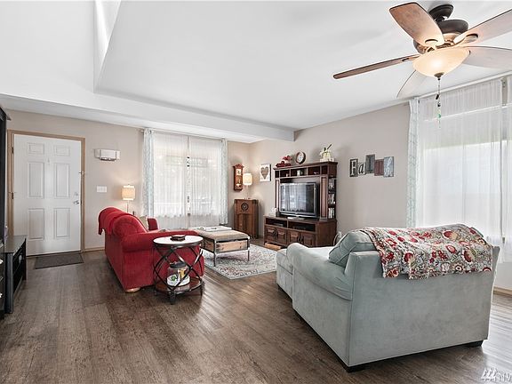 4th image of 4621 212th St E