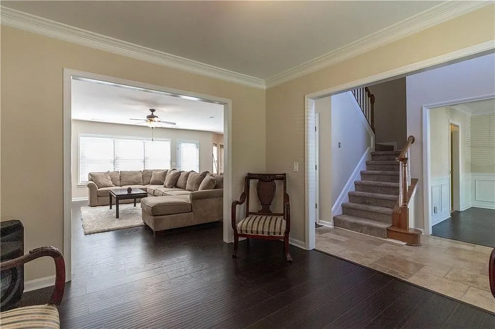 4 bed, 2.5 bath, 2520 sqft, $2,750 — Photo 4