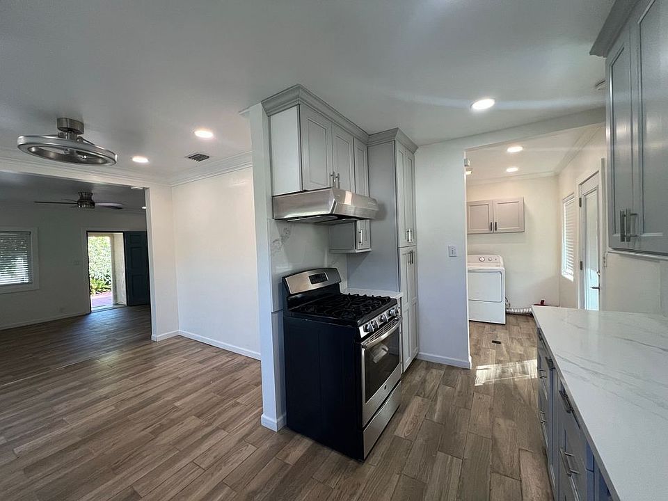 2nd image of 1011 San Pascual Ave