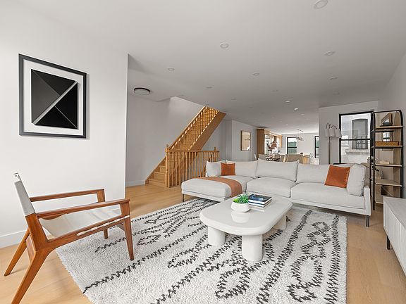 4th image of 27 Van Dam St Floor 1