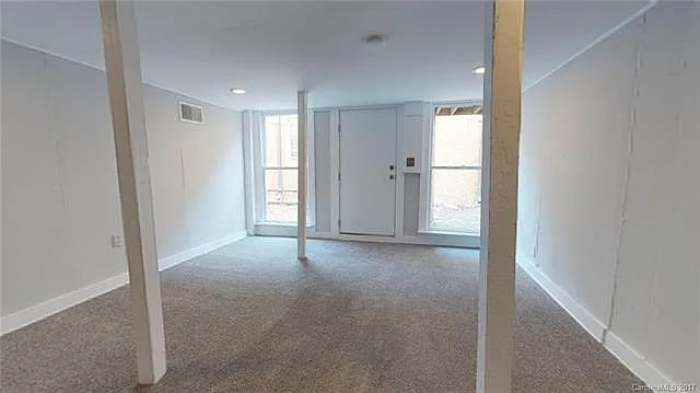 Amazing light filled studio apartment on the Trolley line in the historic Elizabeth neighborhood! — Photo 3
