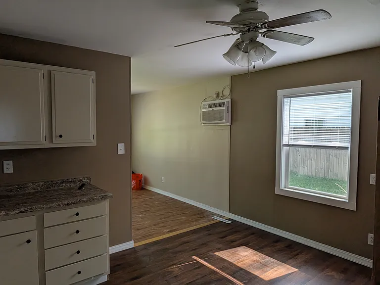 1805 Southwood Dr — Photo 6