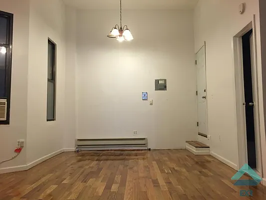 Rented by EXR | media 28