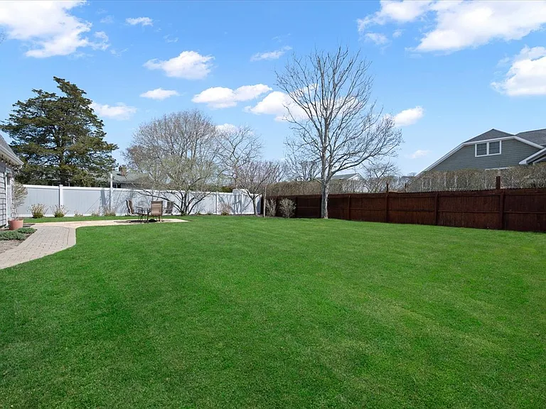 25 Gardners Ln — Photo 27