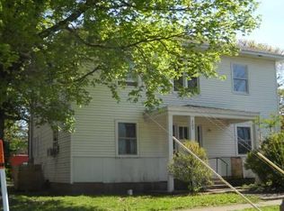 203 W Oak St, Carbondale, IL 62901