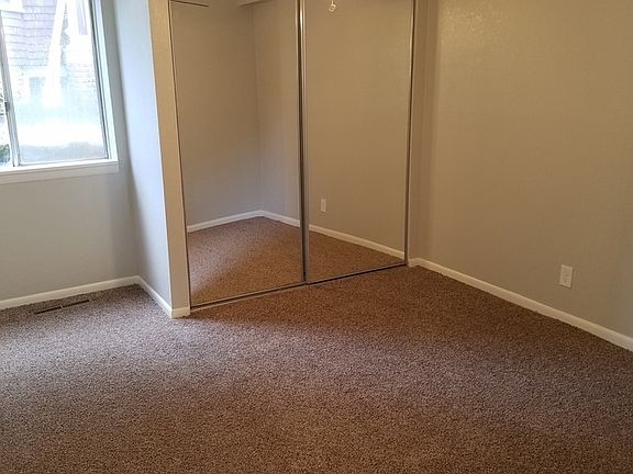 5th image of 3740 Wyandotte St #2S