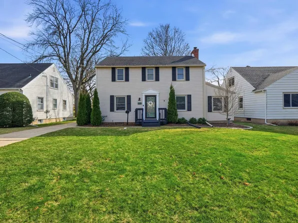 209 Oak St, Sun Prairie, WI 53590