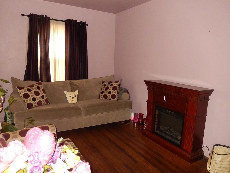 2nd image of 1135 Noble St