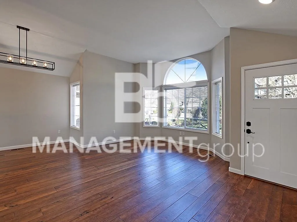 Must See! Nw Portland/Bethany Completely Updated One-Level W/ Large Deck — Photo 3