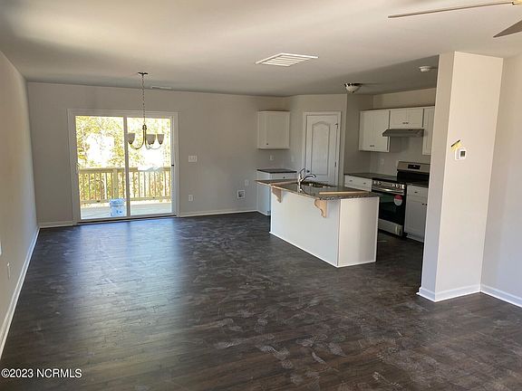 3rd image of 335 Desert Orchid Circle