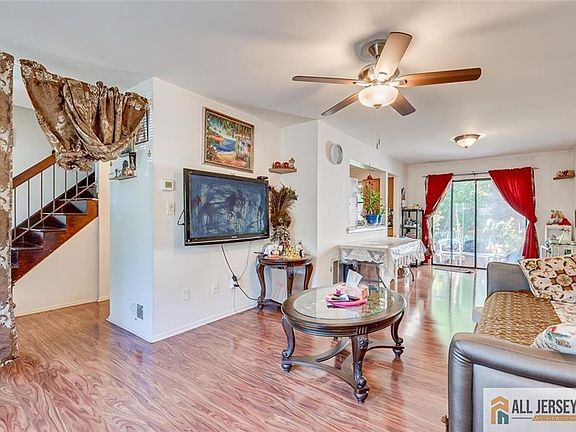2nd image of 2704 Cricket Cir
