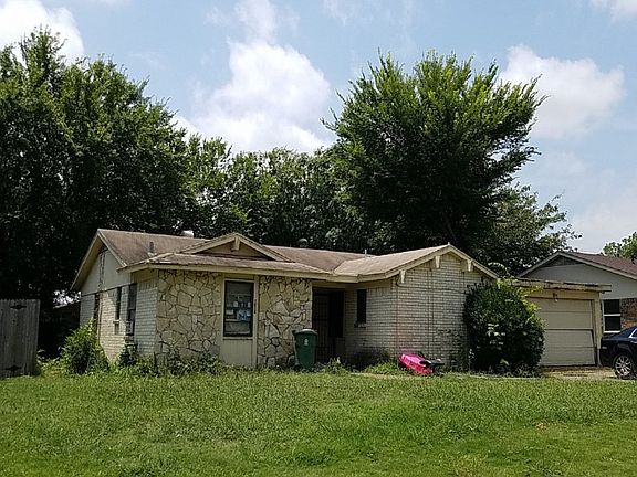 3rd image of 1312 Southmoor Dr