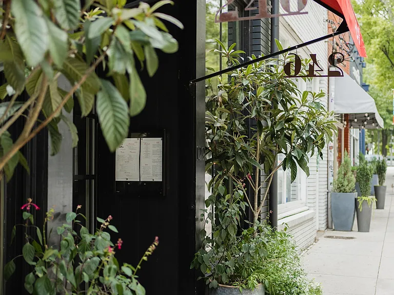 With a prime position on the corner of Clairemont Avenue and Commerce Drive, you will relish living in a community in the heart of Downtown Decatur.