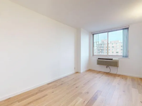 118-17 Union Turnpike image 25 of 49