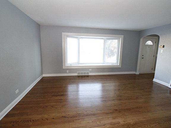 5th image of 10936 S Avenue L