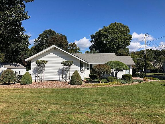 5th image of 35 Knollwood Dr