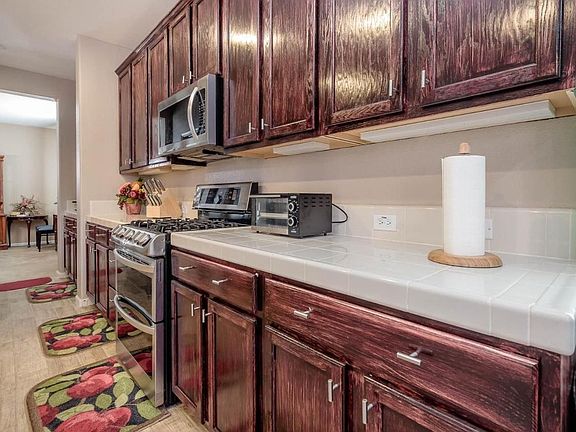 4th image of 1128 Fountain Grass Dr
