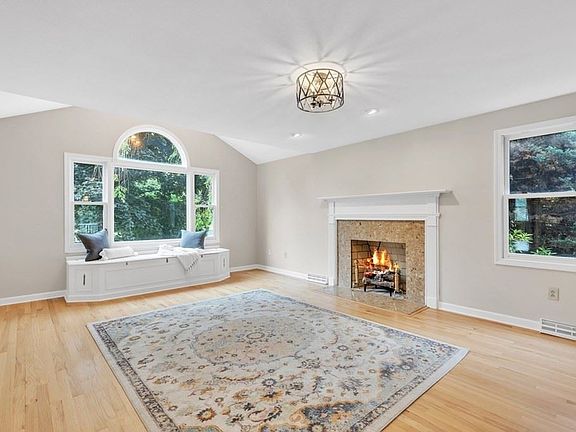 5th image of 45 Cardinal Ln