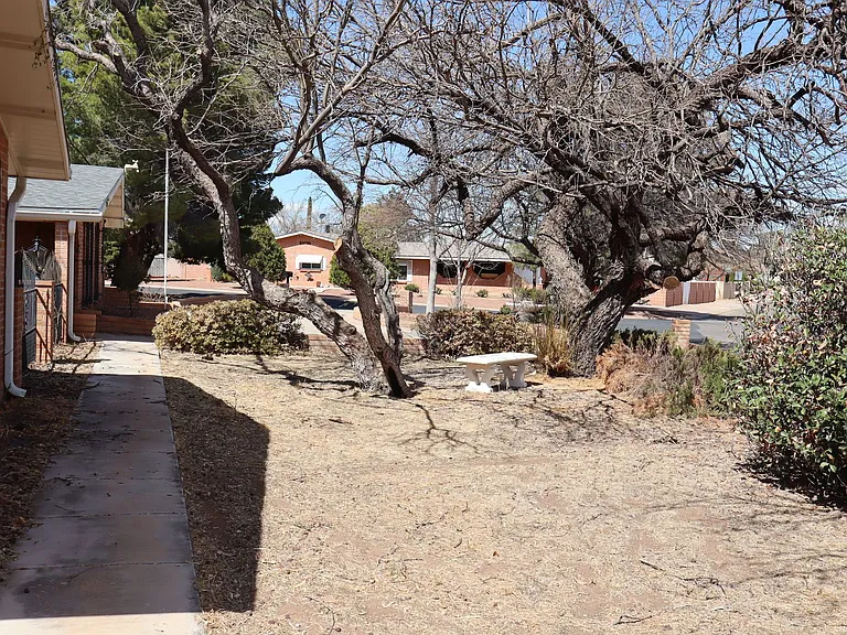 1810 Town And Country Dr — Photo 32