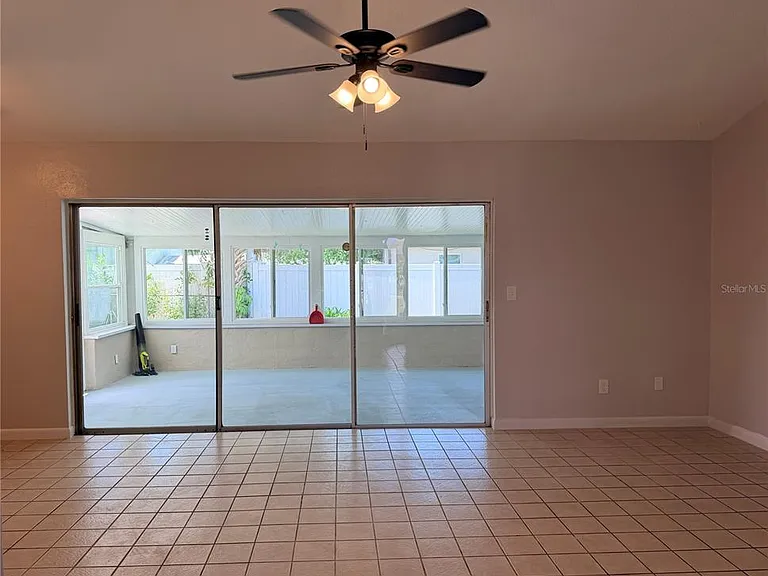 208 Flamingo Dr — Photo 2