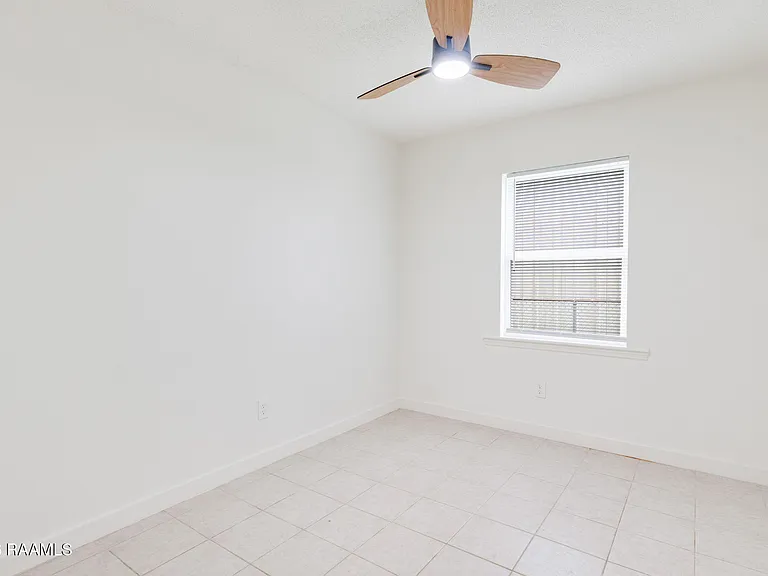 304 W Broussard St — Photo 17